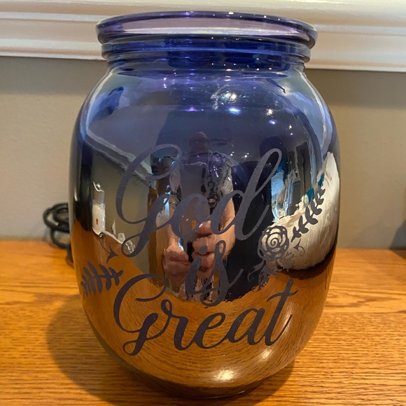 Scentsy Warmer - Picture 1 of 3